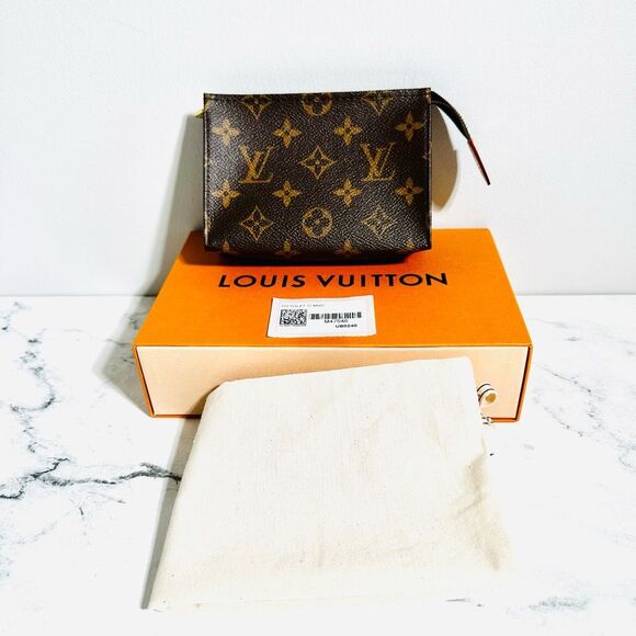 Louis Vuitton Toiletry 15 - Picture 1 of 11
